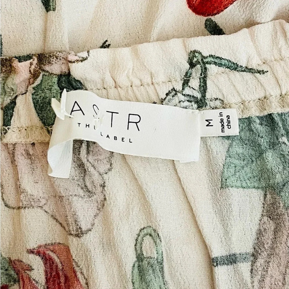 NWOT Revolve ASTR The Label Chavelle Top Medium Off The Shoulder Floral Cropped - Picture 7 of 8